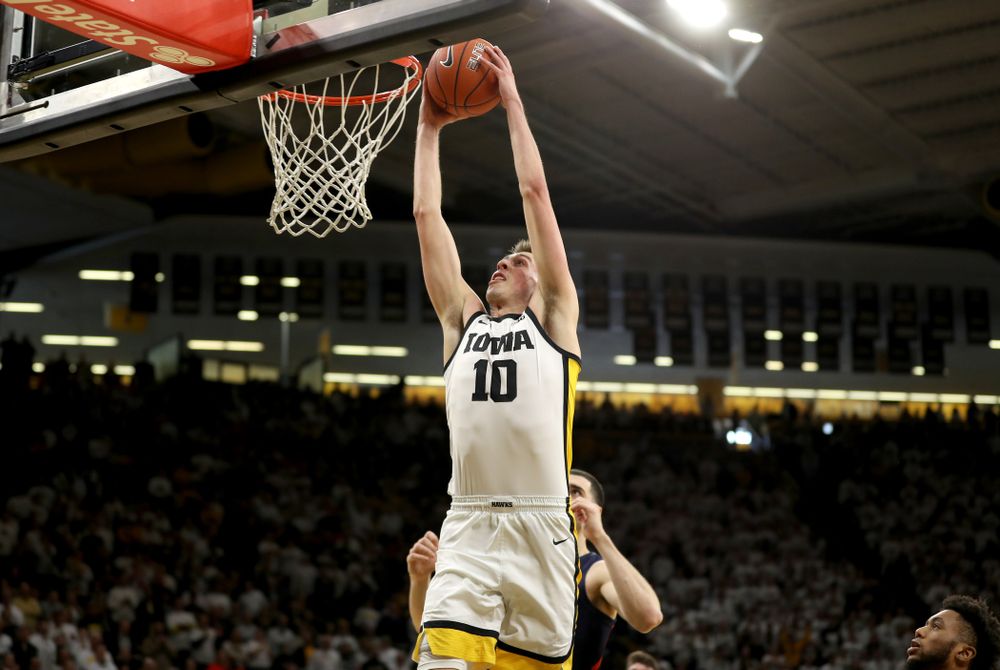 Iowa Hawkeyes guard Joe Wieskamp (10) against the Illinois Fighting Illini Sunday, February 2, 2020 at Carver-Hawkeye Arena. (Brian Ray/hawkeyesports.com)