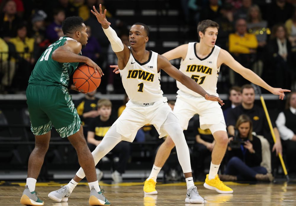 Iowa Hawkeyes guard Maishe Dailey (1) against UW Green Bay Sunday, November 11, 2018 at Carver-Hawkeye Arena. (Brian Ray/hawkeyesports.com)