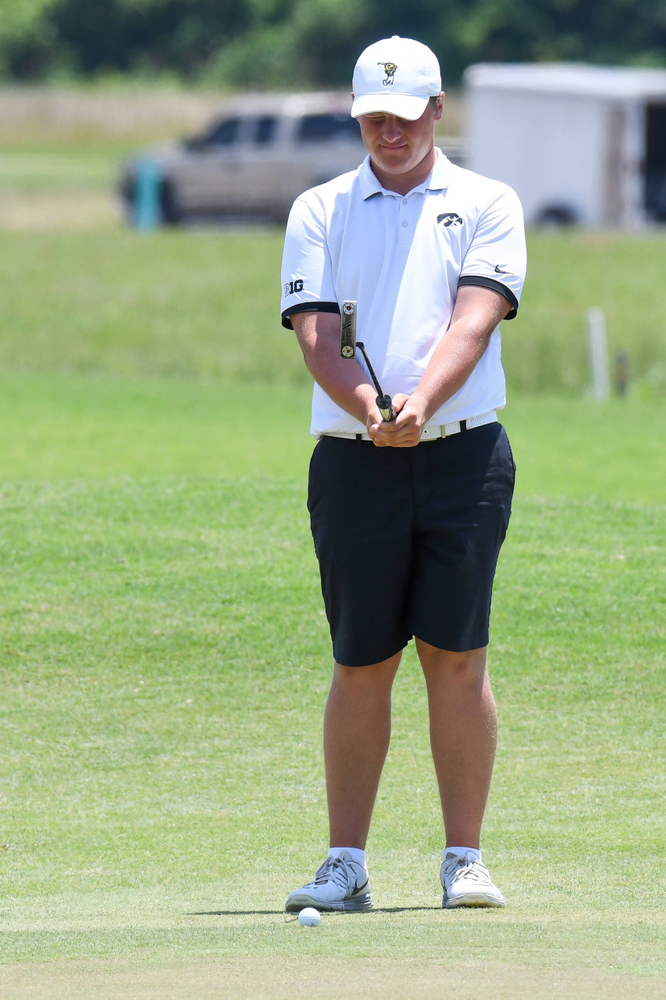 Freshman Alex Schaake competes in the first round of the NCAA Men's Golf Regional. (Photo:SE Sports Media/Sideline Sports).