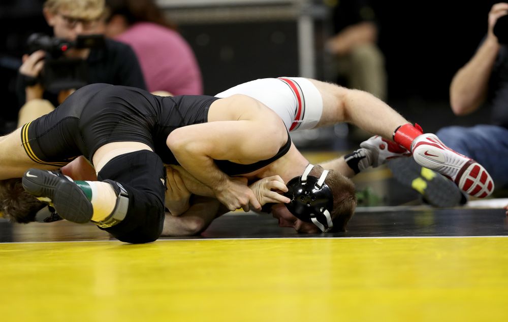 Iowa’s Spencer Lee wrestles Ohio State’s Hunter Lucas at 125 pounds Friday, January 24, 2020 at Carver-Hawkeye Arena. Lee won the match with a 16-3 tech fall. (Brian Ray/hawkeyesports.com)