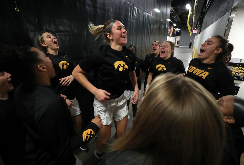 Iowa Hawkeyes forward Hannah Stewart (21) against Dakota Wesleyan University Tuesday, November 6, 2018 at Carver-Hawkeye Arena. (Brian Ray/hawkeyesports.com)