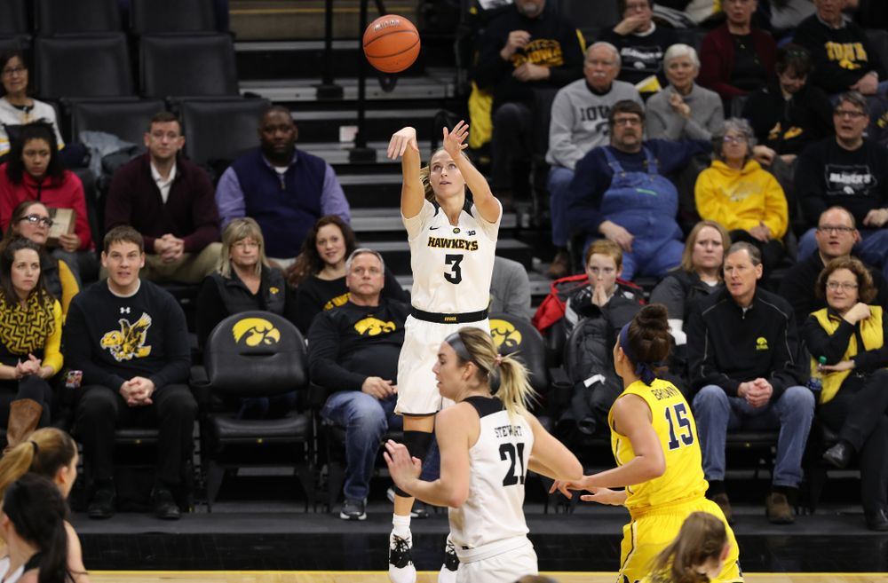 Iowa Hawkeyes guard Makenzie Meyer (3) against the Michigan Wolverines Thursday, January 17, 2019 at Carver-Hawkeye Arena. (Brian Ray/hawkeyesports.com)