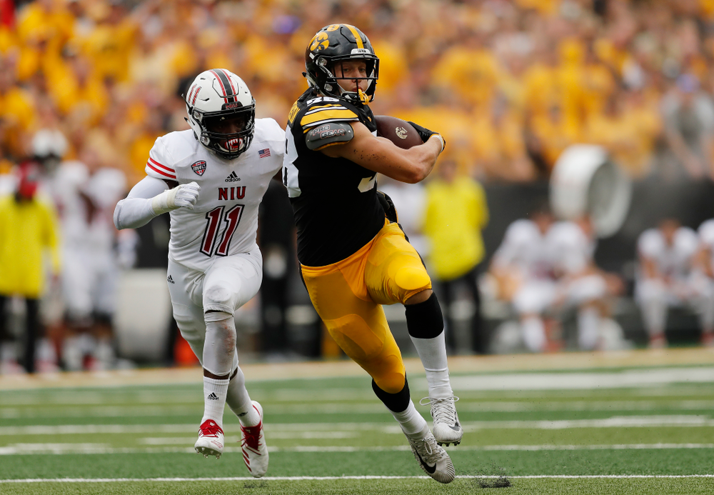 Iowa Hawkeyes tight end T.J. Hockenson (38) against the Northern Illinois Huskies Saturday, September 1, 2018 at Kinnick Stadium. (Brian Ray/hawkeyesports.com)