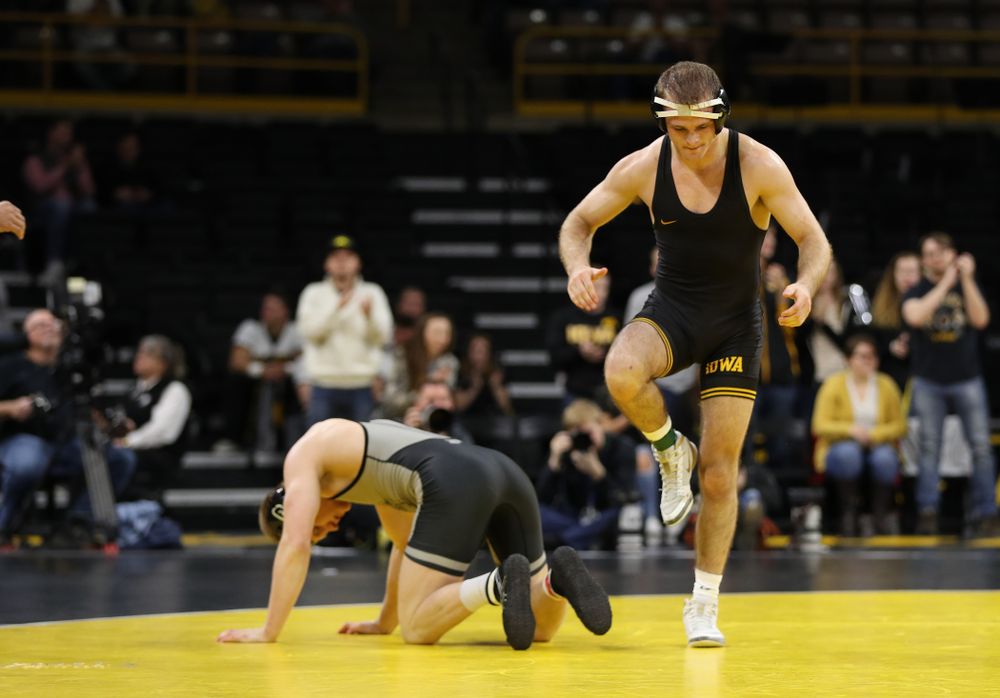Iowa's Carter Happel wrestles Purdue's Parker Filius at 149 pounds Saturday, November 24, 2018 at Carver-Hawkeye Arena. (Brian Ray/hawkeyesports.com)