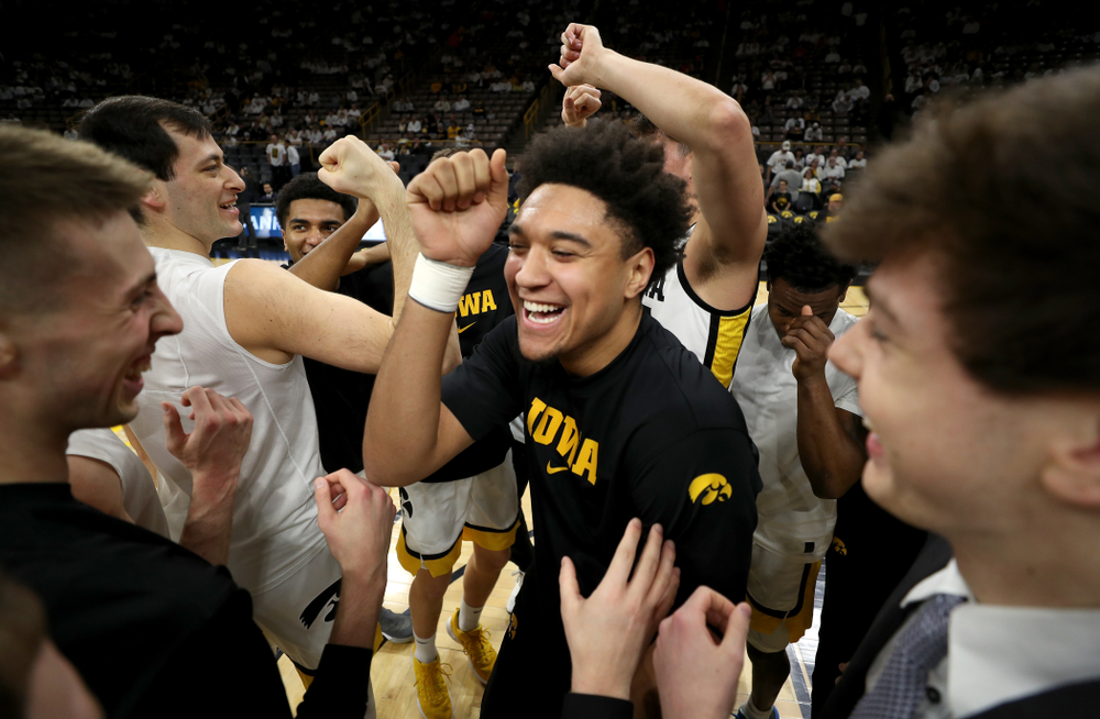 Iowa Hawkeyes forward Cordell Pemsl (35) against the Illinois Fighting Illini Sunday, February 2, 2020 at Carver-Hawkeye Arena. (Brian Ray/hawkeyesports.com)