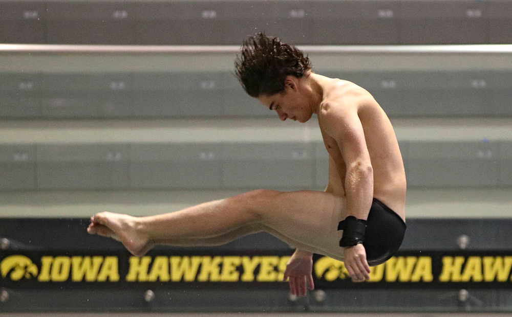 Iowa’s Michael Huebner competes in the men’s 1 meter diving event during their meet against Michigan State at the Campus Recreation and Wellness Center in Iowa City on Thursday, Oct 3, 2019. (Stephen Mally/hawkeyesports.com)