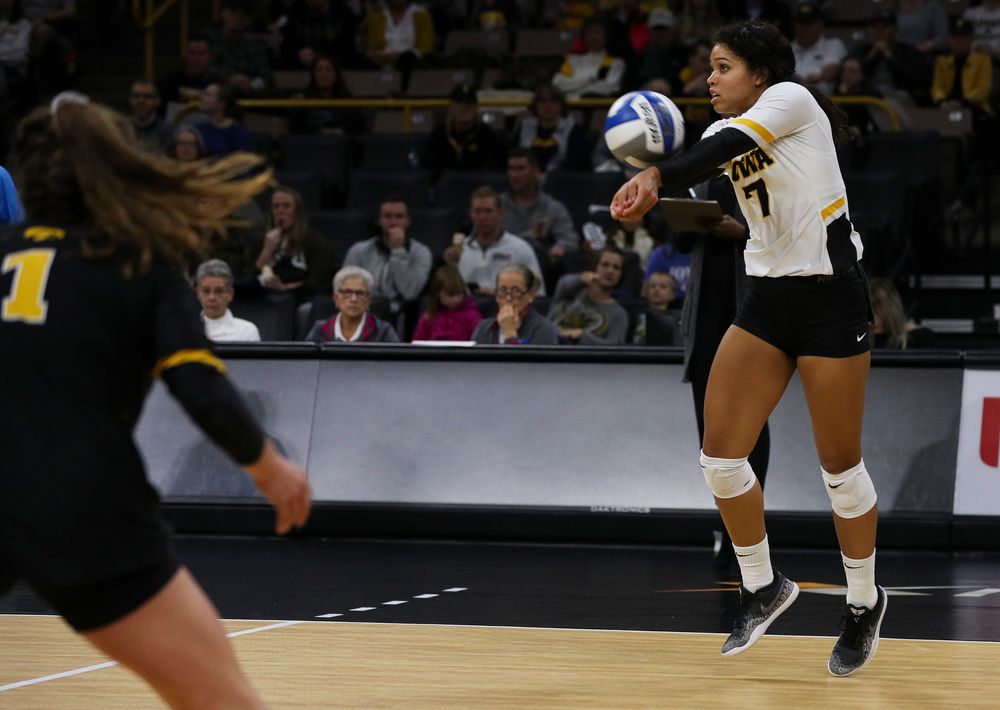 Iowa Hawkeyes setter Brie Orr (7) bumps the ball during a match against Rutgers at Carver-Hawkeye Arena on November 2, 2018. (Tork Mason/hawkeyesports.com)