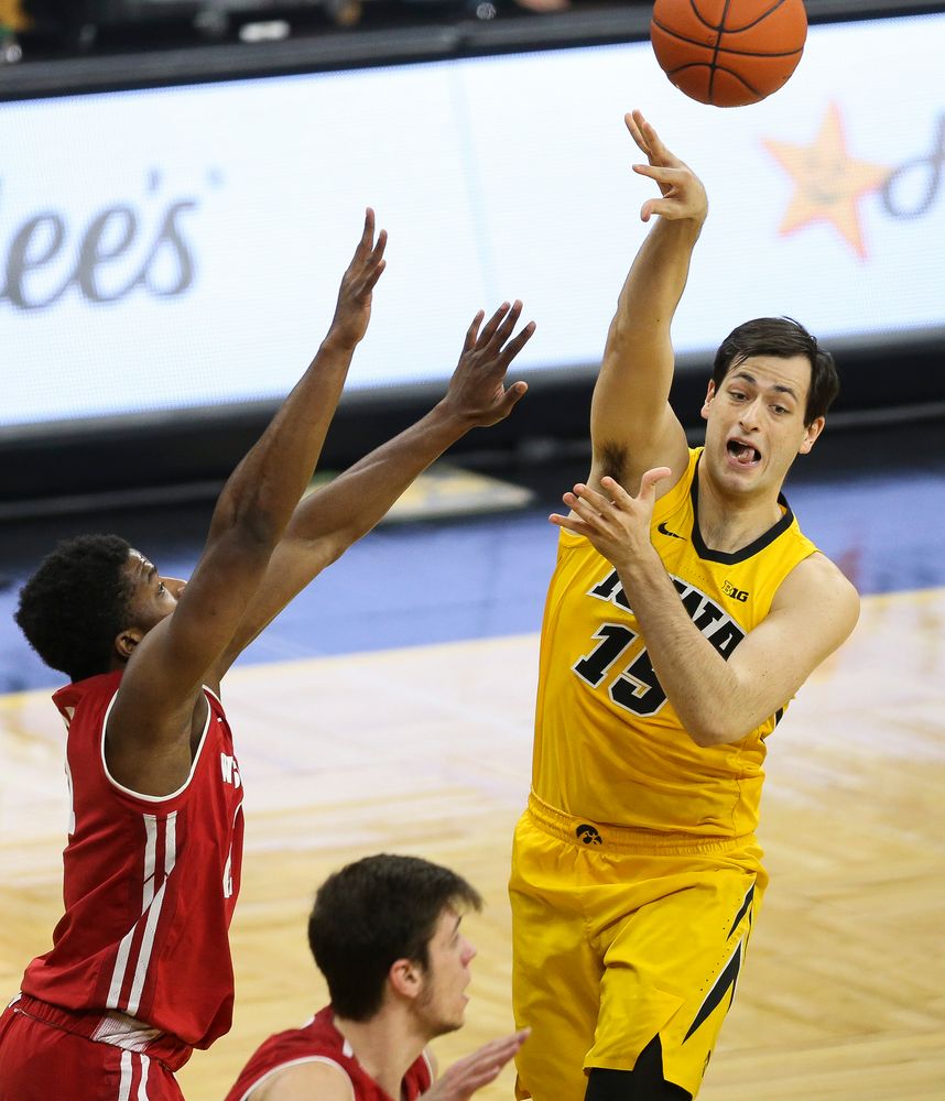 Iowa Hawkeyes forward Ryan Kriener (15) passes the ball against Wisconsin on November 30, 2018 at Carver-Hawkeye Arena. (Tork Mason/hawkeyesports.com)