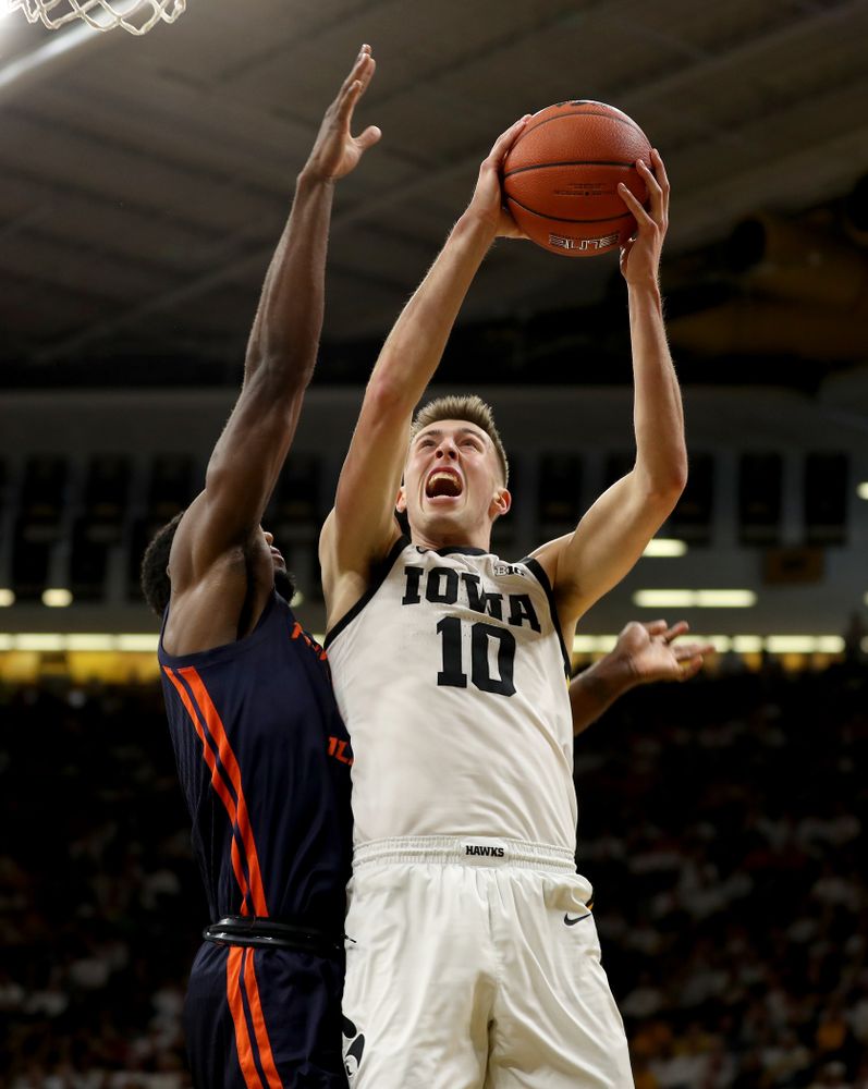 Iowa Hawkeyes guard Joe Wieskamp (10) against the Illinois Fighting Illini Sunday, February 2, 2020 at Carver-Hawkeye Arena. (Brian Ray/hawkeyesports.com)