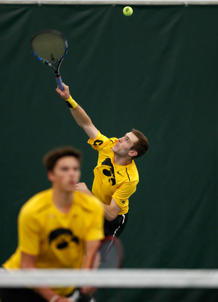 Joe Tyler and Jake Jacoby play a doubles match against the Illinois Fighting Illini Saturday, March 31, 2018 at Hawkeye Tennis and Recreation Center. (Brian Ray/hawkeyesports.com)