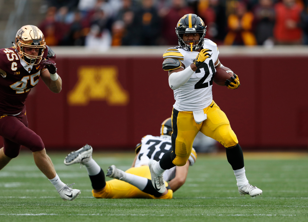 Iowa Hawkeyes running back Ivory Kelly-Martin (21) against the Minnesota Golden Gophers Saturday, October 6, 2018 at TCF Bank Stadium. (Brian Ray/hawkeyesports.com)