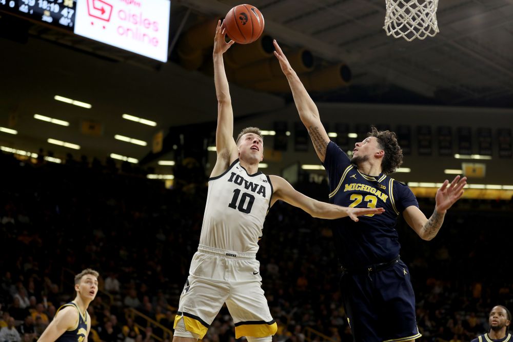 Iowa Hawkeyes guard Joe Wieskamp (10) against the Michigan Wolverines Friday, January 17, 2020 at Carver-Hawkeye Arena. (Brian Ray/hawkeyesports.com)