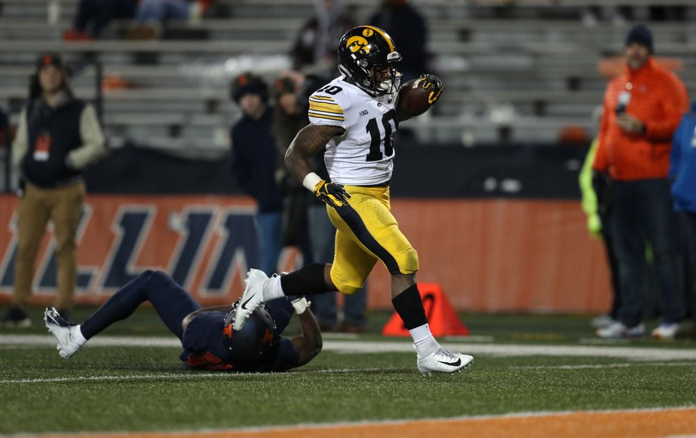 Iowa Hawkeyes running back Mekhi Sargent (10) scores against the Illinois Fighting Illini Saturday, November 17, 2018 at Memorial Stadium in Champaign, Ill. (Brian Ray/hawkeyesports.com)