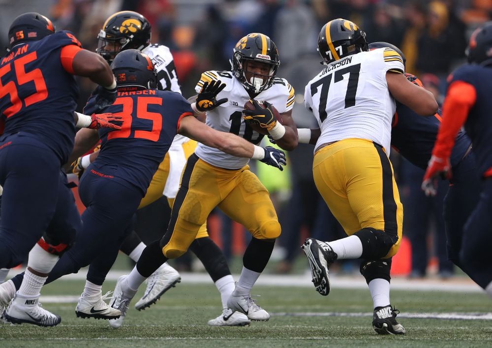 Iowa Hawkeyes running back Mekhi Sargent (10) against the Illinois Fighting Illini Saturday, November 17, 2018 at Memorial Stadium in Champaign, Ill. (Brian Ray/hawkeyesports.com)