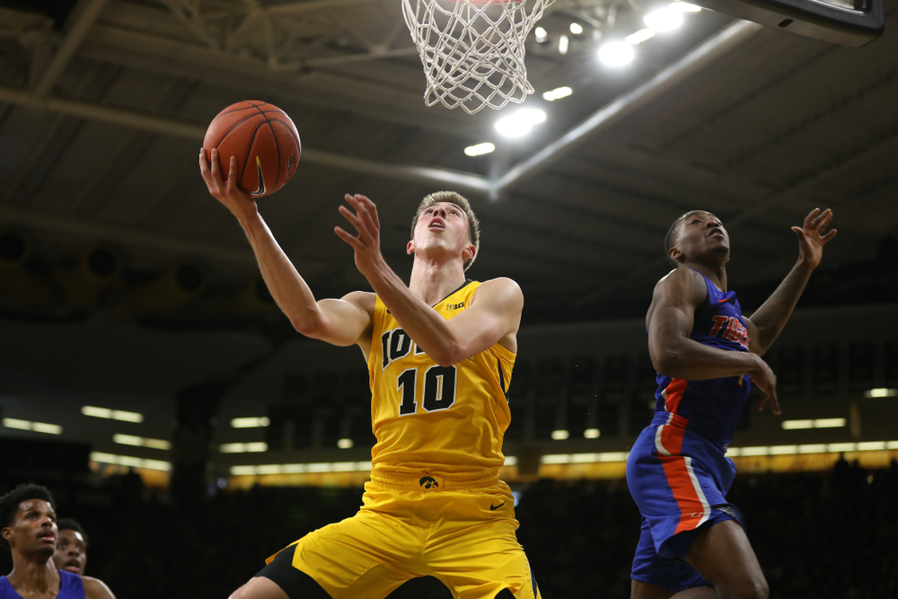 Iowa Hawkeyes guard Joe Wieskamp (10) against the Savannah State Tigers Saturday, December 22, 2018 at Carver-Hawkeye Arena. (Brian Ray/hawkeyesports.com)