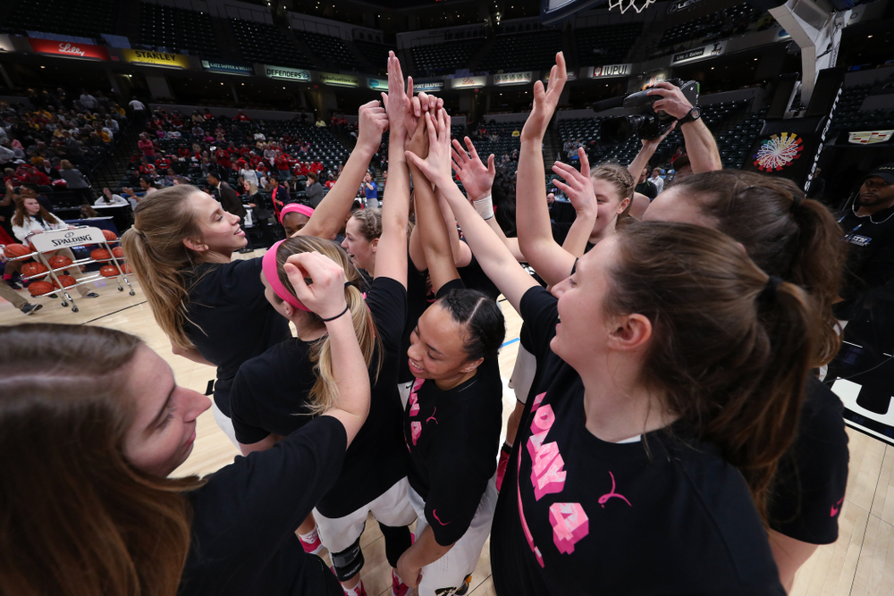 The Iowa Hawkeyes against the Rutgers Scarlet Knights in the semi-finals of the Big Ten Tournament Saturday, March 9, 2019 at Bankers Life Fieldhouse in Indianapolis, Ind. (Brian Ray/hawkeyesports.com)