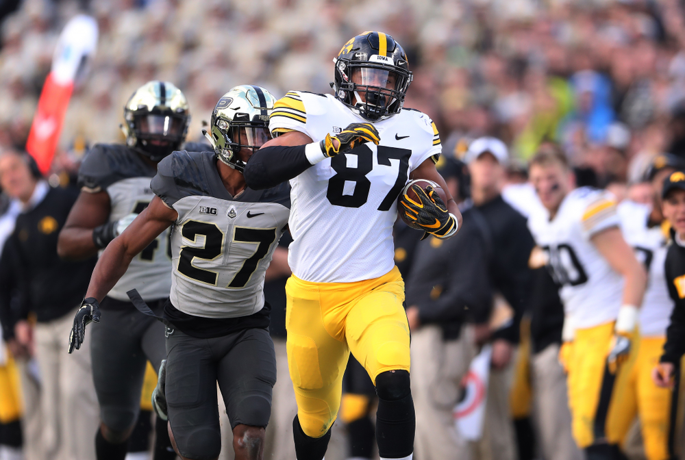 Iowa Hawkeyes tight end Noah Fant (87) against the Purdue Boilermakers Saturday, November 3, 2018 Ross Ade Stadium in West Lafayette, Ind. (Brian Ray/hawkeyesports.com)