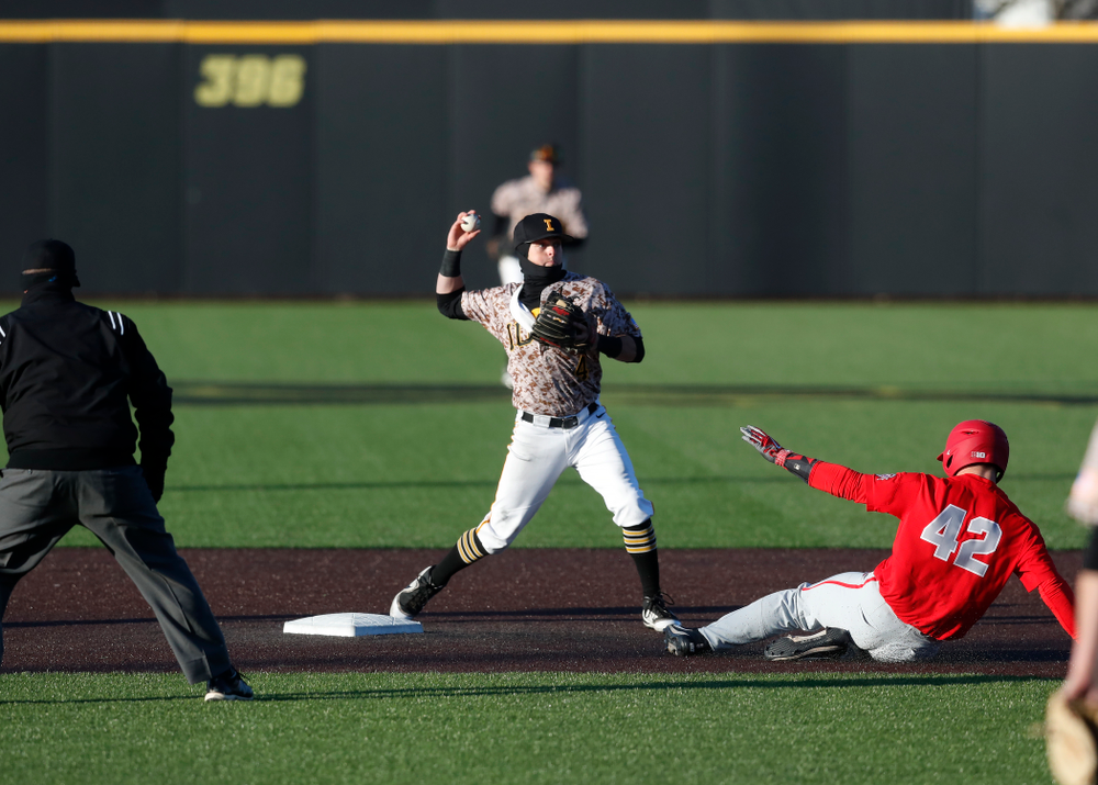 Iowa Hawkeyes infielder Mitchell Boe (4) against the Ohio State Buckeyes Saturday, April 7, 2018 at Duane Banks Field. (Brian Ray/hawkeyesports.com)