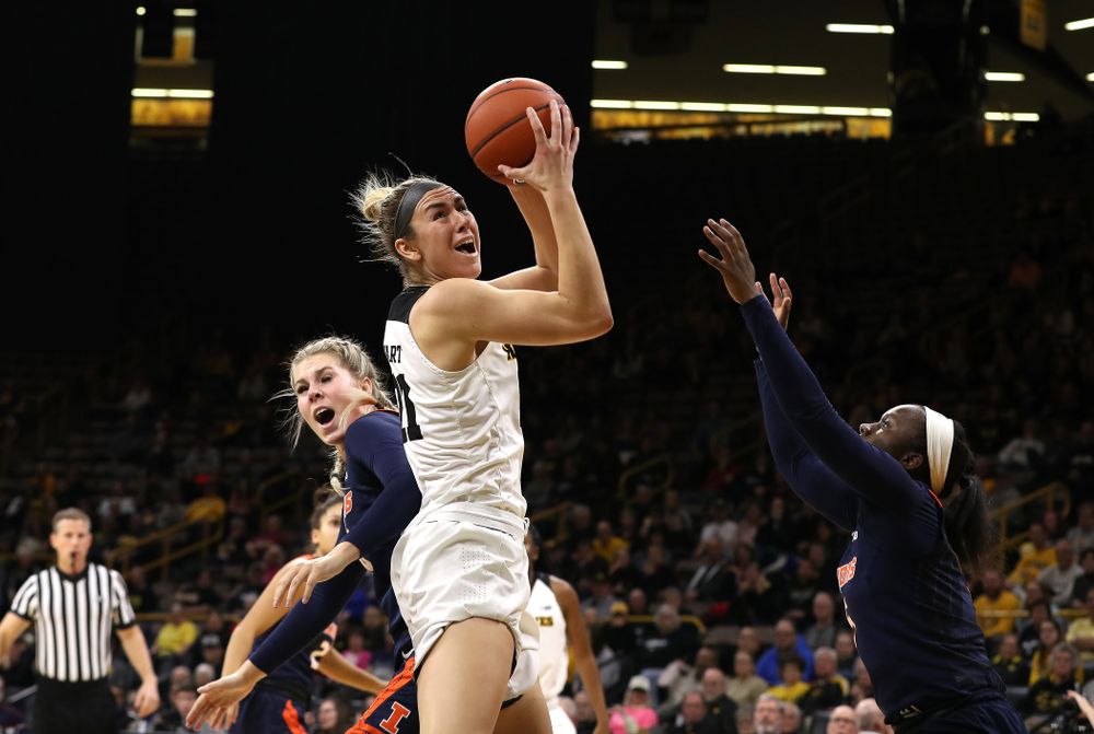 Iowa Hawkeyes forward Hannah Stewart (21) against the Illinois Fighting Illini Thursday, February 14, 2019 at Carver-Hawkeye Arena. (Brian Ray/hawkeyesports.com)