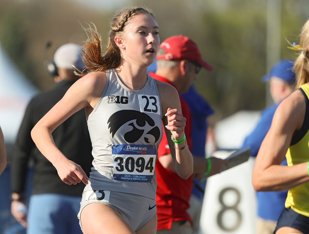 Iowa's Jessica McKee runs the women's 10,000 meter event during the first day of the Drake Relays at Drake Stadium in Des Moines on Thursday, Apr. 25, 2019. (Stephen Mally/hawkeyesports.com)