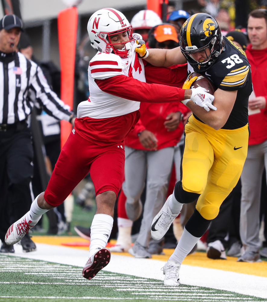 Iowa Hawkeyes tight end T.J. Hockenson (38) runs the ball during a game against Nebraska at Kinnick Stadium on November 23, 2018. (Tork Mason/hawkeyesports.com)