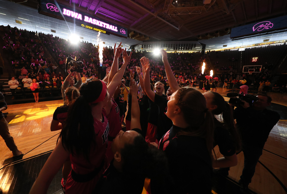The Hawkeyes gather before their game against the seventh ranked Maryland Terrapins Sunday, February 17, 2019 at Carver-Hawkeye Arena. (Brian Ray/hawkeyesports.com)
