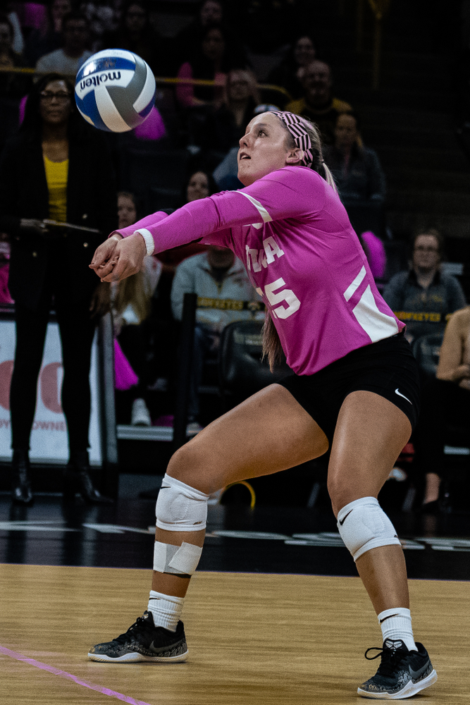 Iowa Hawkeyes defensive specialist Maddie Slagle (15) against the Wisconsin Badgers Saturday, October 6, 2018 at Carver-Hawkeye Arena. (Clem Messerli/Iowa Sports Pictures)
