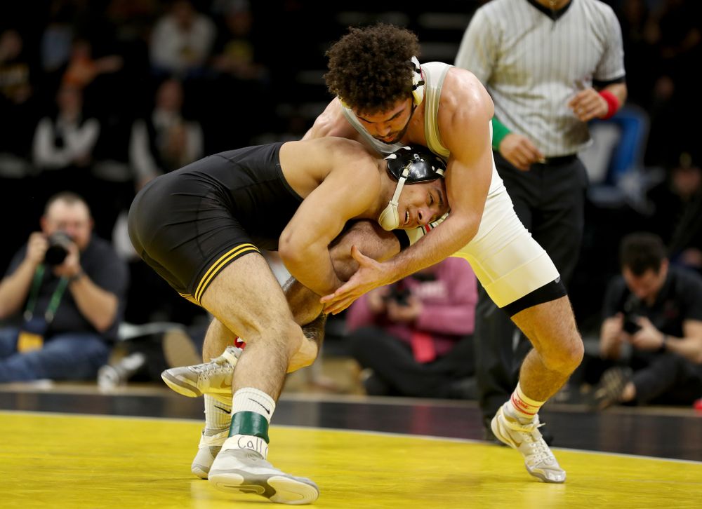 Iowa’s Pat Lugo wrestles Ohio State’s Sammy Sasso at 149 pounds Friday, January 24, 2020 at Carver-Hawkeye Arena. Sasso won the match with a 2-1 in overtime. (Brian Ray/hawkeyesports.com)