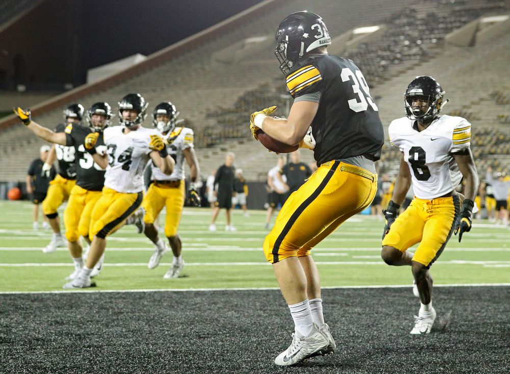 Iowa Hawkeyes tight end Nate Wieting (39) pulls in a pass for a touchdown during Fall Camp Practice No. 12 at Kinnick Stadium in Iowa City on Thursday, Aug 15, 2019. (Stephen Mally/hawkeyesports.com)