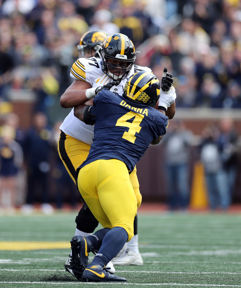 Iowa Hawkeyes offensive lineman Alaric Jackson (77) against the Michigan Wolverines Saturday, October 5, 2019 at Michigan Stadium in Ann Arbor, MI. (Brian Ray/hawkeyesports.com)
