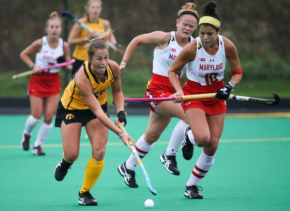 Iowa Hawkeyes midfielder Sophie Sunderland (20) dribbles the ball during a game against Maryland at Grant Field on October 14, 2018. (Tork Mason/hawkeyesports.com)