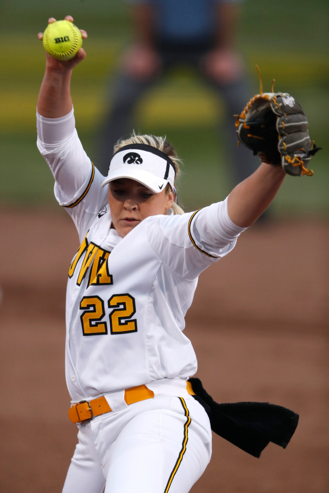 Iowa Hawkeyes starting pitcher/relief pitcher Kenzie Ihle (22) against the Minnesota Golden Gophers Thursday, April 12, 2018 at Bob Pearl Field. (Brian Ray/hawkeyesports.com)