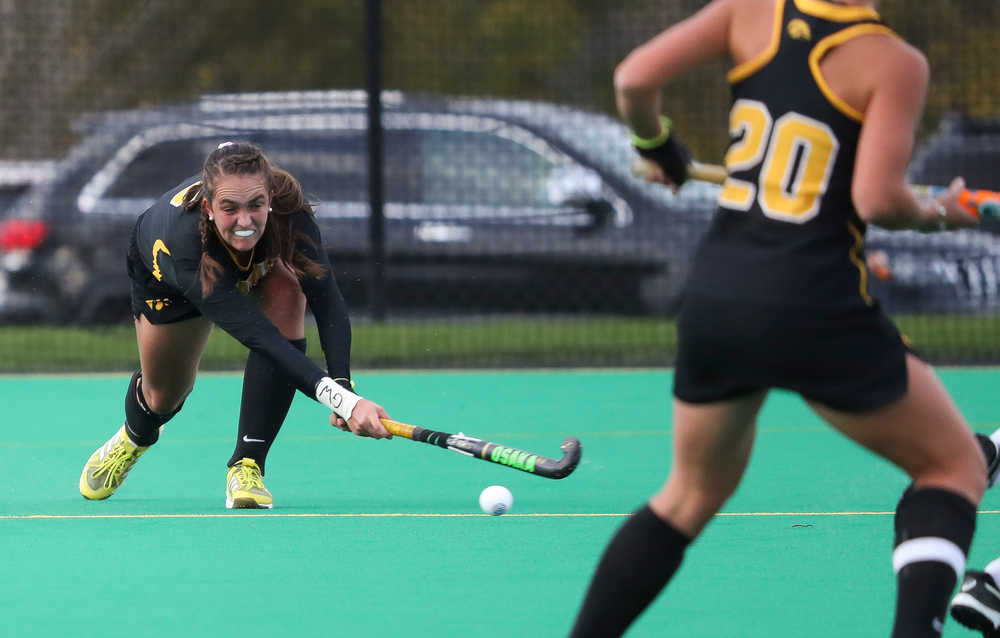 Iowa Hawkeyes defender Anthe Nijziel (6) passes the ball during a game against No. 6 Penn State at Grant Field on October 12, 2018. (Tork Mason/hawkeyesports.com)