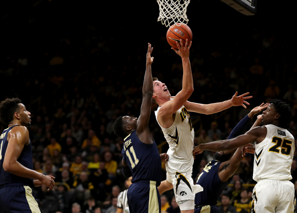 Iowa Hawkeyes guard Joe Wieskamp (10) against the Pitt Panthers Tuesday, November 27, 2018 at Carver-Hawkeye Arena. (Brian Ray/hawkeyesports.com)