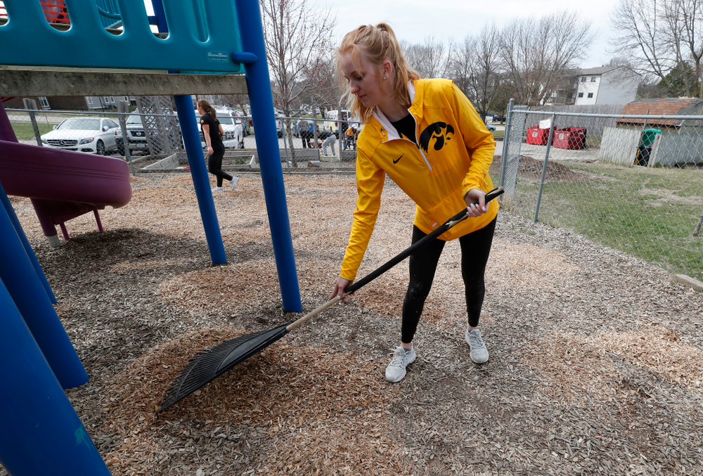 Members of the Iowa Women's Golf Team volunteer during the Iowa Athletics Department's annual Day of Caring Sunday, April 22, 2018. (Brian Ray/hawkeyesports.com)