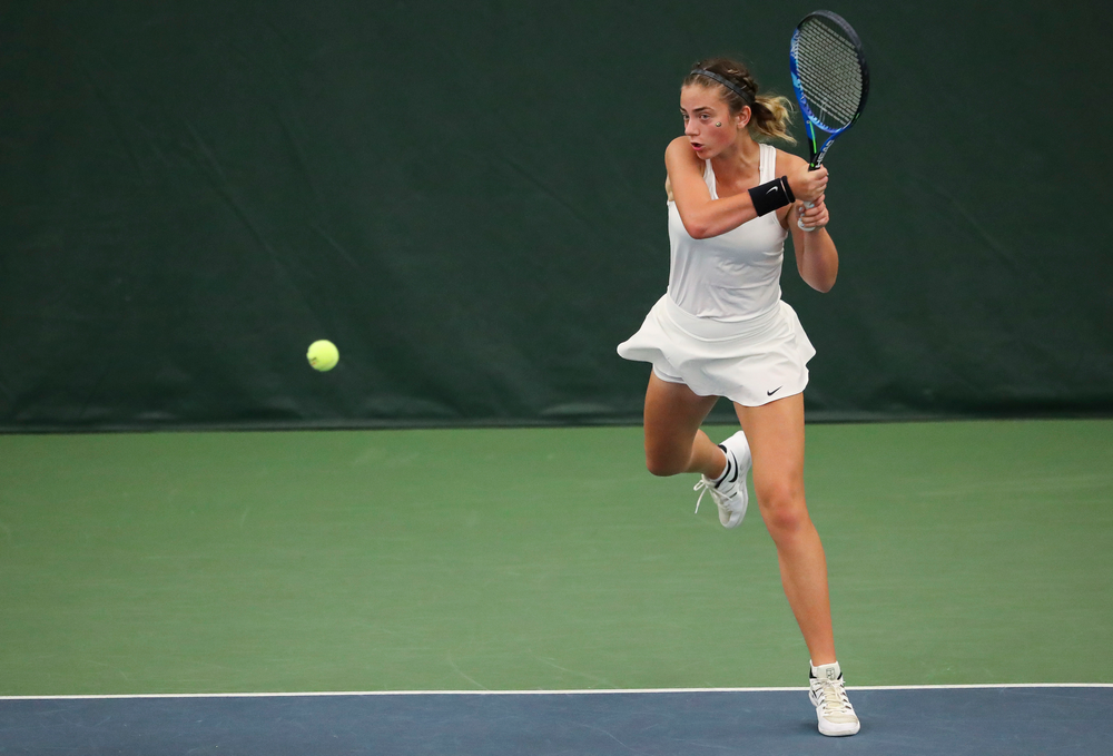 Sophie Clark returns a shot in a singles match during the second day of the ITA Central Regional Championships at the Hawkeye Tennis and Recreation Complex on October 13, 2018. (Tork Mason/hawkeyesports.com)