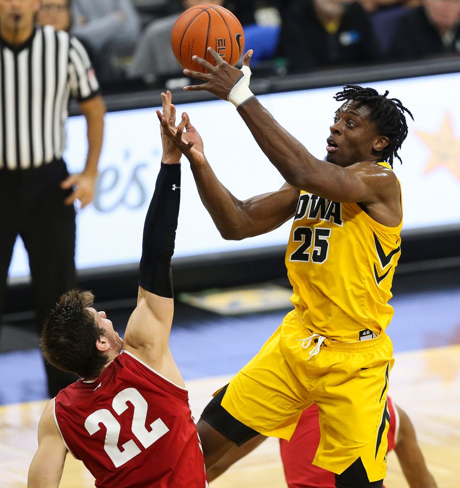 Iowa Hawkeyes forward Tyler Cook (25) goes up for a shot against Wisconsin on November 30, 2018 at Carver-Hawkeye Arena. (Tork Mason/hawkeyesports.com)
