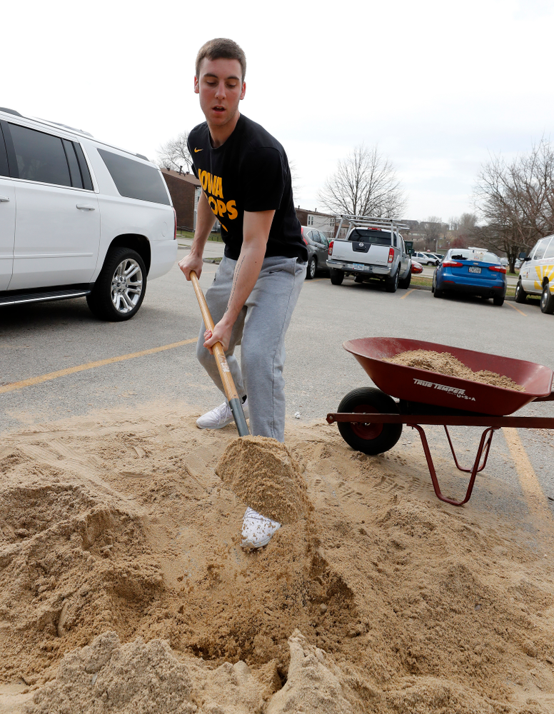 Members of the Iowa Men's Basketball Team volunteer during the Iowa Athletics Department's annual Day of Caring Sunday, April 22, 2018. (Brian Ray/hawkeyesports.com)