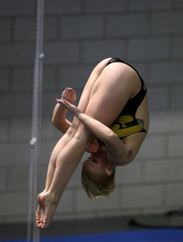 Iowa's Thelma Strandberg competes on the 3-meter springboard against the Iowa State Cyclones in the Iowa Corn Cy-Hawk Series Friday, December 7, 2018 at at the Campus Recreation and Wellness Center. (Brian Ray/hawkeyesports.com)