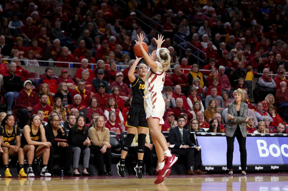 Iowa Hawkeyes guard Makenzie Meyer (3) against the Iowa State Cyclones Wednesday, December 11, 2019 at Hilton Coliseum in Ames, Iowa(Brian Ray/hawkeyesports.com)