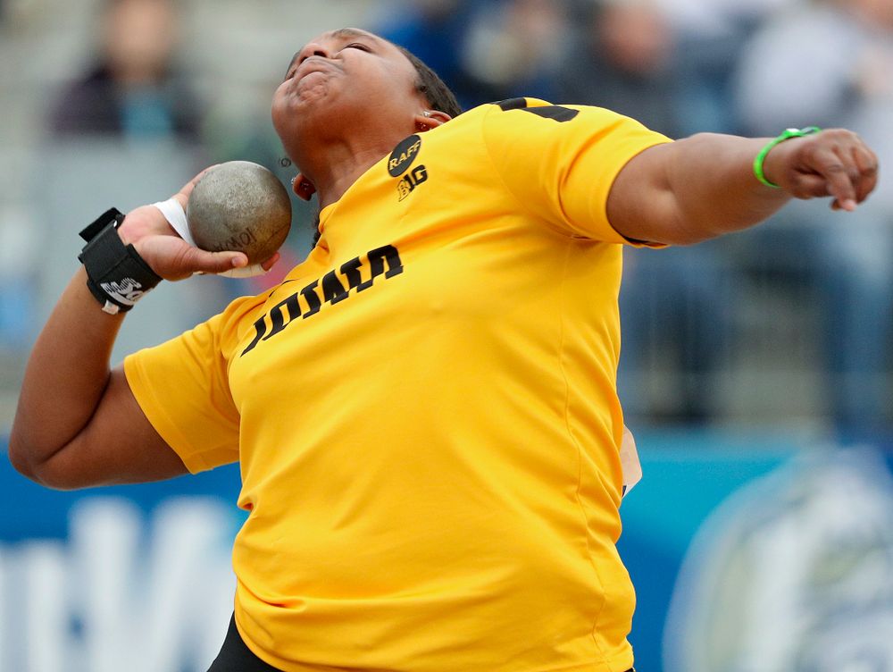 Iowa's Nia Britt throws in the women's shot put event during the second day of the Drake Relays at Drake Stadium in Des Moines on Friday, Apr. 26, 2019. (Stephen Mally/hawkeyesports.com)