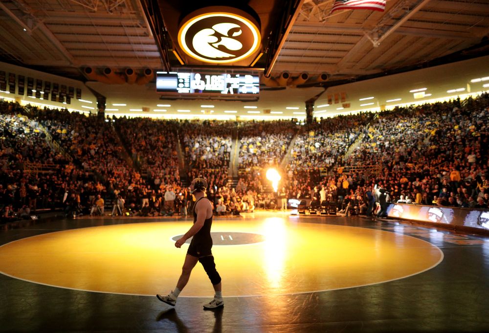 Iowa’s Alex Marinelli wrestles Penn State’s Vincenzo Joseph at 165 pounds Friday, January 31, 2020 at Carver-Hawkeye Arena. (Brian Ray/hawkeyesports.com)