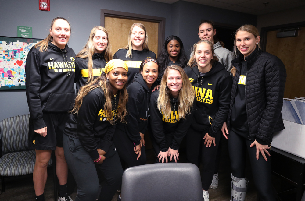 The Iowa WomenÕs Basketball team volunteers at DVIP during the annual Iowa Athletics Day of Caring Sunday, April 28, 2019 in Iowa City. (Brian Ray/hawkeyesports.com)