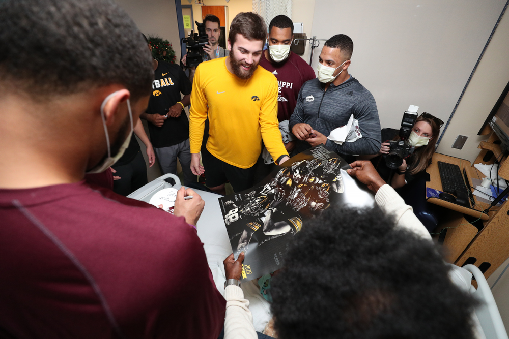 Iowa Hawkeyes tight end Ben Subbert (81) gives a poster to a patient during a visit to Tampa General Hospital as part of the Outback Bowl Friday, December 28, 2018 in Tampa, FL.(Brian Ray/hawkeyesports.com)