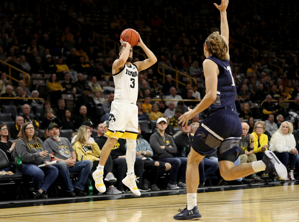 Iowa Hawkeyes guard Jordan Bohannon (3) against North Florida Thursday, November 21, 2019 at Carver-Hawkeye Arena. (Brian Ray/hawkeyesports.com)