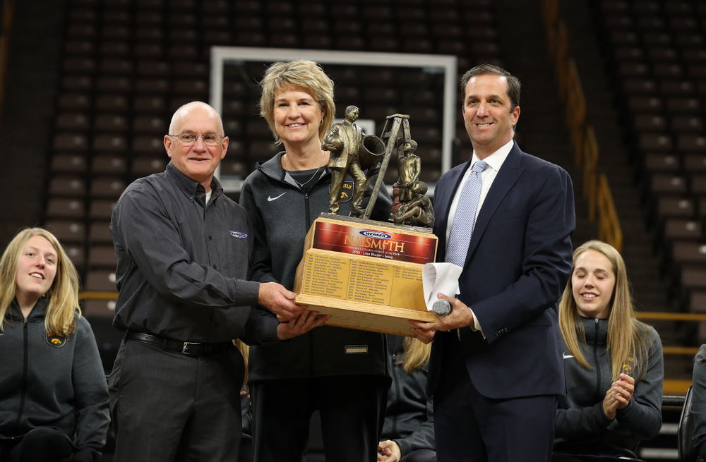 Iowa Hawkeyes head coach Lisa Bluder is presented with the Naismith Coach Of the Year Trophy during the teamÕs Celebr-Eight event Wednesday, April 24, 2019 at Carver-Hawkeye Arena. (Brian Ray/hawkeyesports.com)