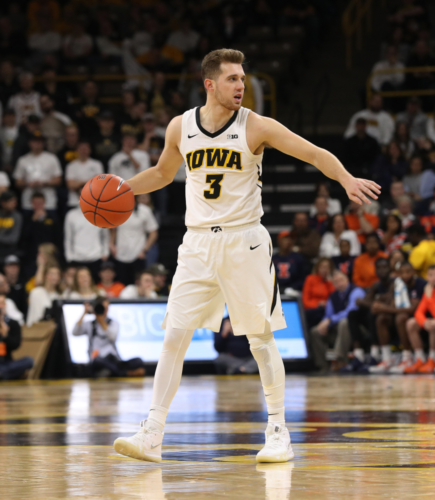 Iowa Hawkeyes guard Jordan Bohannon (3) against the Illinois Fighting Illini Sunday, January 20, 2019 at Carver-Hawkeye Arena. (Brian Ray/hawkeyesports.com)