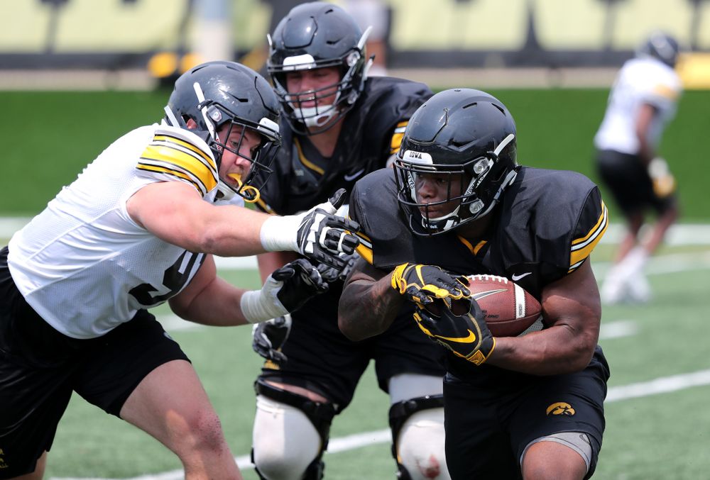 Iowa Hawkeyes running back Mekhi Sargent (10) during the third practice of fall camp Sunday, August 5, 2018 at the Kenyon Football Practice Facility. (Brian Ray/hawkeyesports.com)