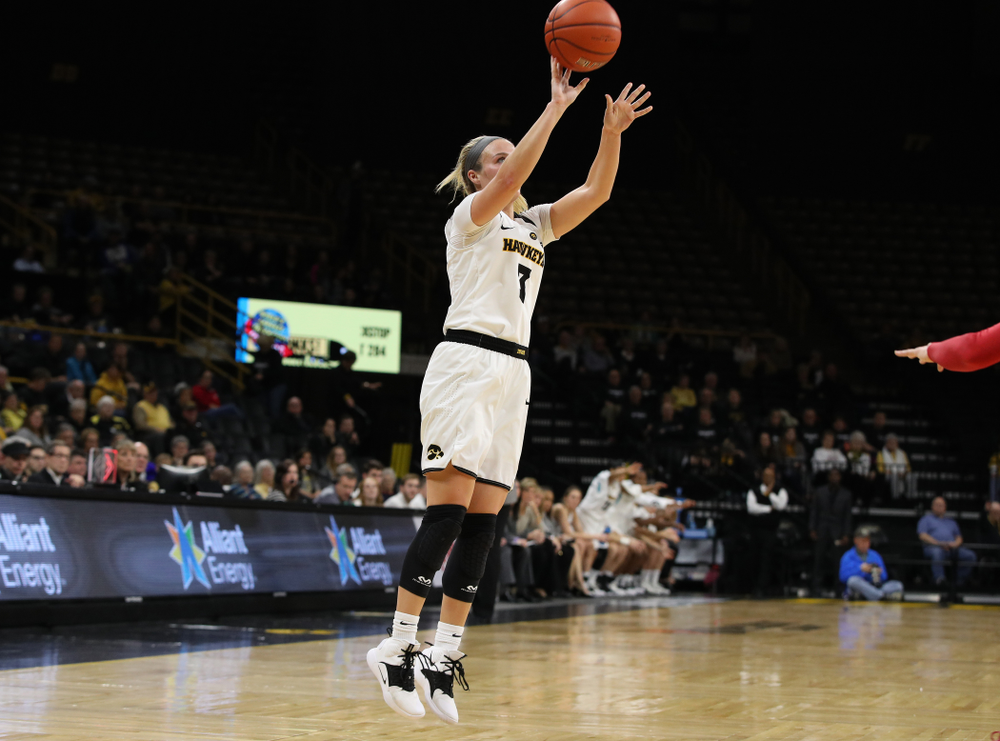 Iowa Hawkeyes guard Makenzie Meyer (3) against the Wisconsin Badgers Monday, January 7, 2019 at Carver-Hawkeye Arena. (Brian Ray/hawkeyesports.com)