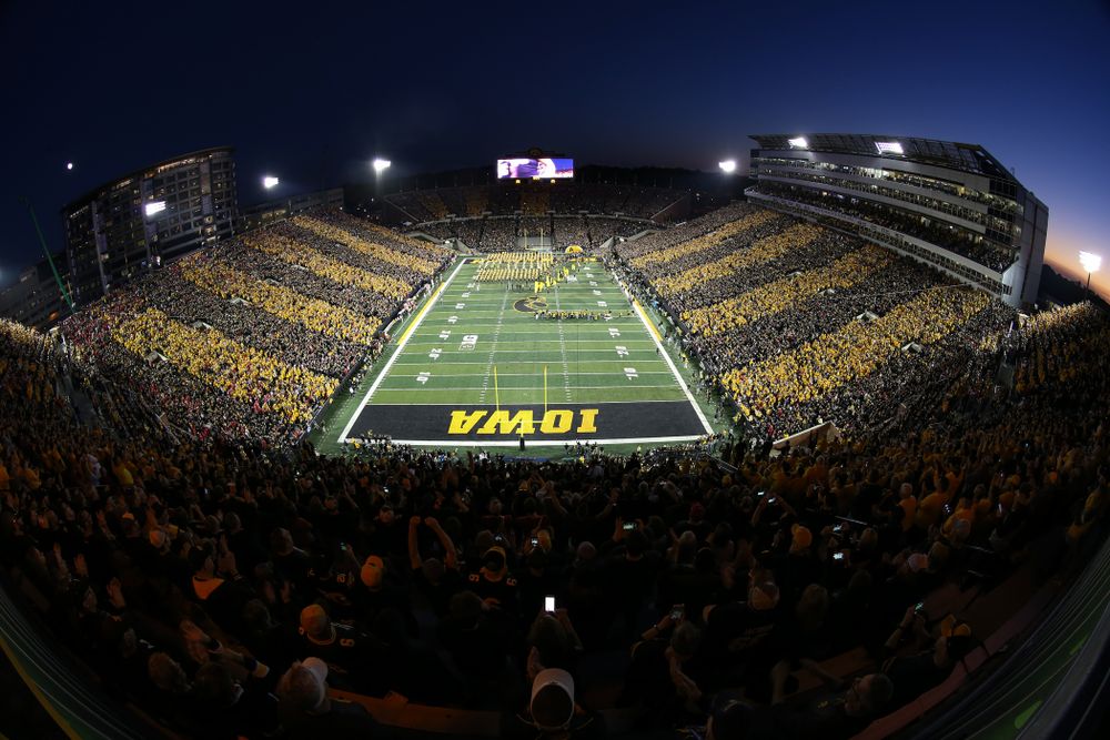 The Iowa Hawkeyes swarm onto the fiend for their game against the Wisconsin Badgers Saturday, September 22, 2018 at Kinnick Stadium. (Brian Ray/hawkeyesports.com)